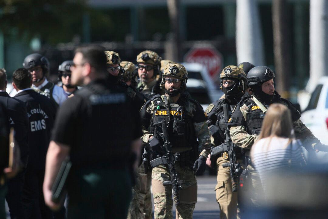 Man Holds Hostages at Knifepoint in Florida Bank, Gets Killed by SWAT Sniper: Sheriff