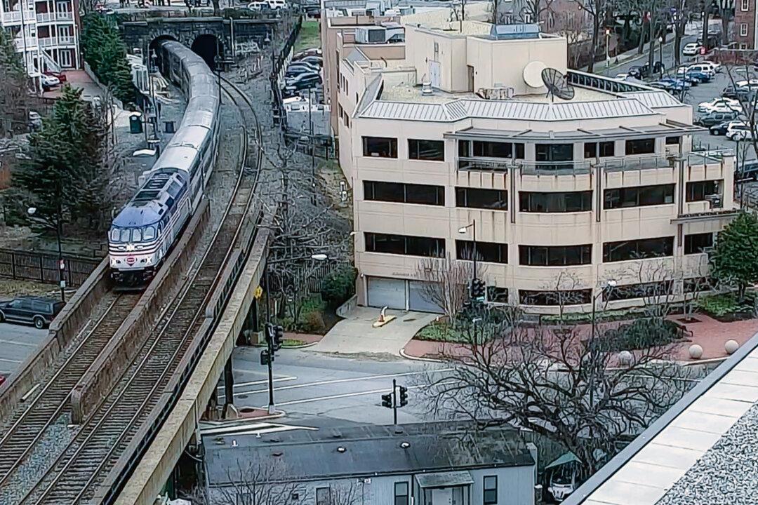 A Virginia Railway Express train rumbles west past the Democratic National Committee during the pipe bomb incident on Jan. 6, 2021. (U.S. Capitol Police/Screenshot via The Epoch Times)