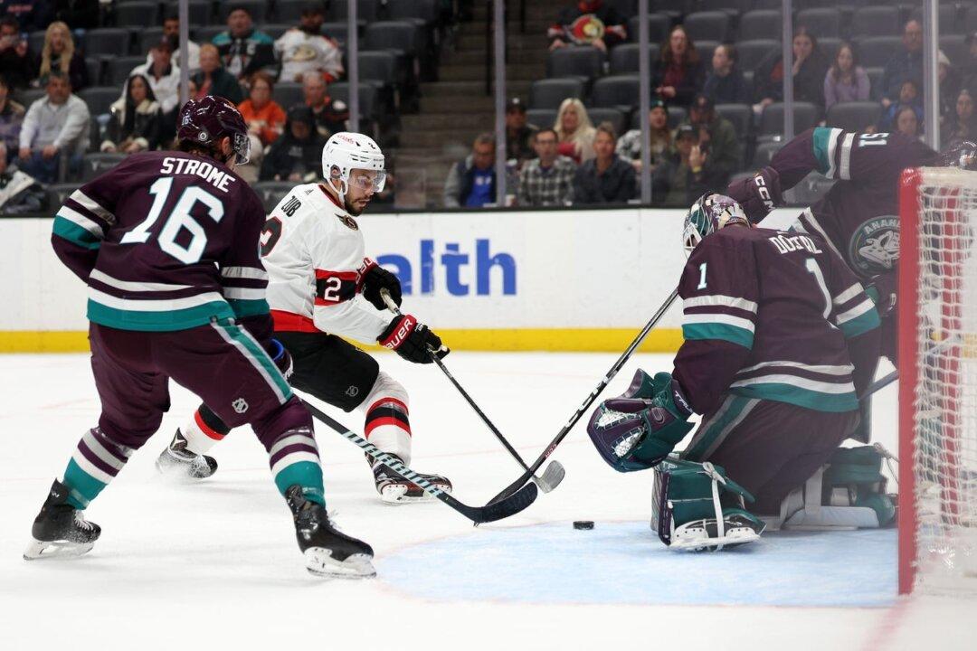 Alex Killorn Scores the Tiebreaking Goal in the Anaheim Ducks’ 2–1 Victory Over the Ottawa Senators