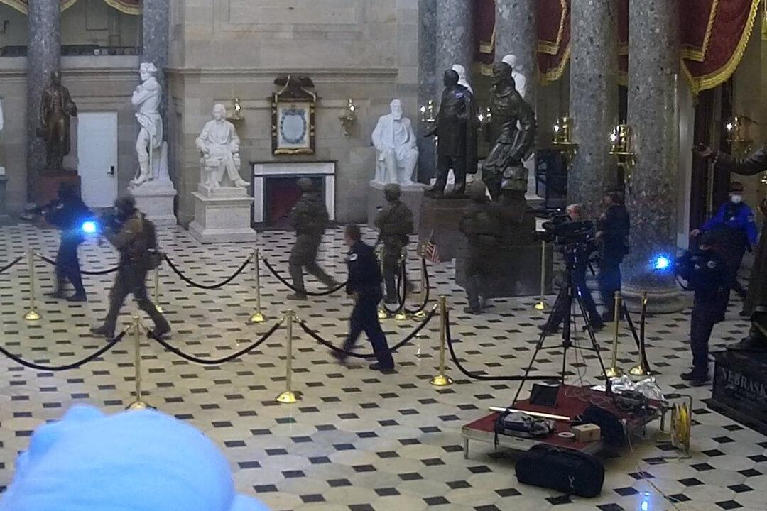Tactical teams from the ATF, FBI, and other agencies clear the U.S. Capitol of protesters at 3 p.m. on Jan. 6, 2021. (U.S. Capitol Police/Screenshot via The Epoch Times)
