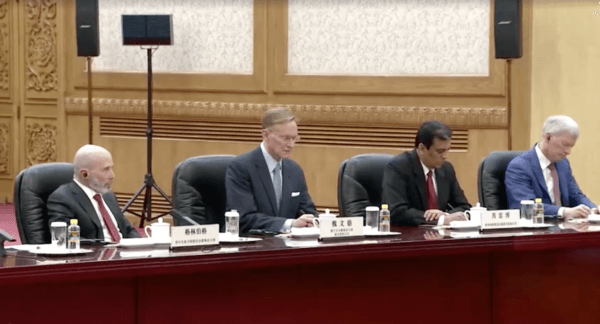 Xi Courts US CEOs Amid China’s Economic Pains, Foreign Capital Flight