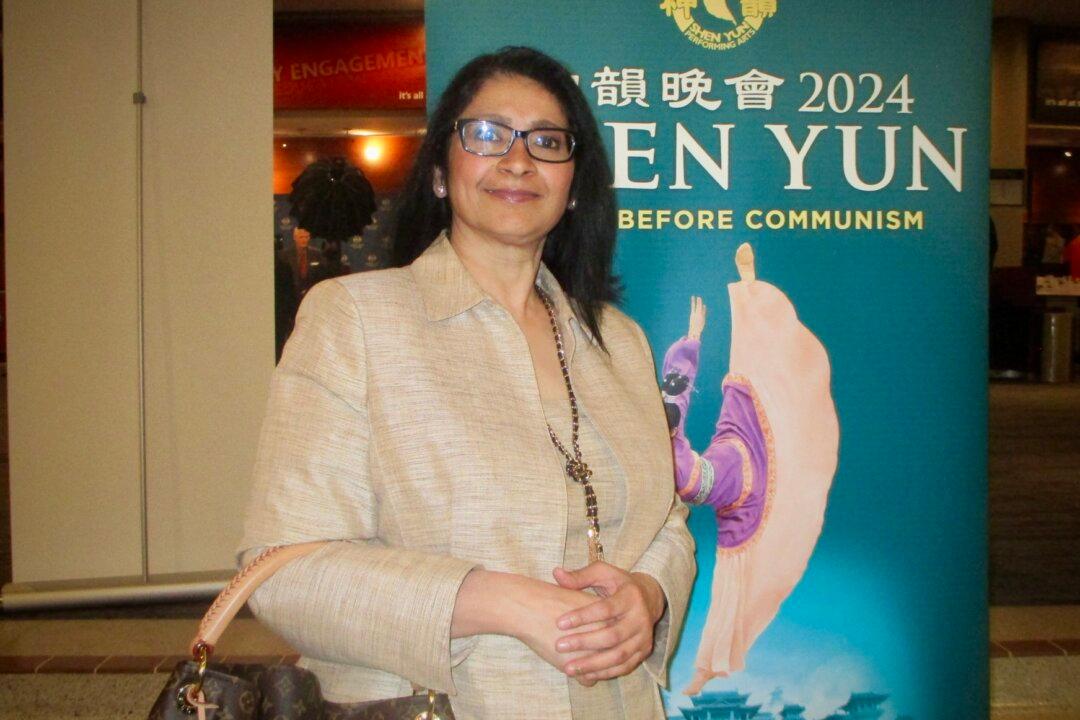 ‘When You Come Here All Your Worries Are Gone,’ Says Shen Yun Audience Member