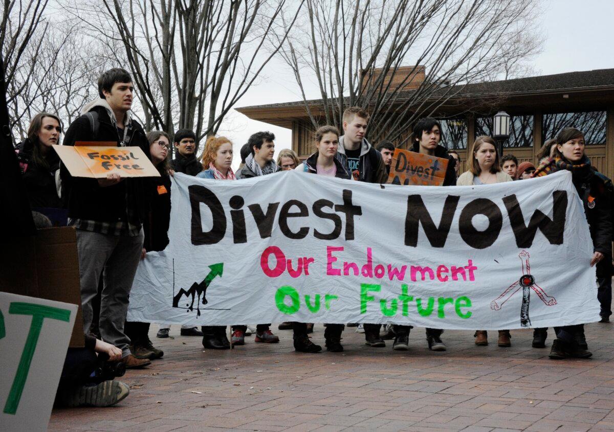 Tufts University students demonstrating for disinvestment from fossil fuels in 2013. (James Ennis/CC BY 2.0)