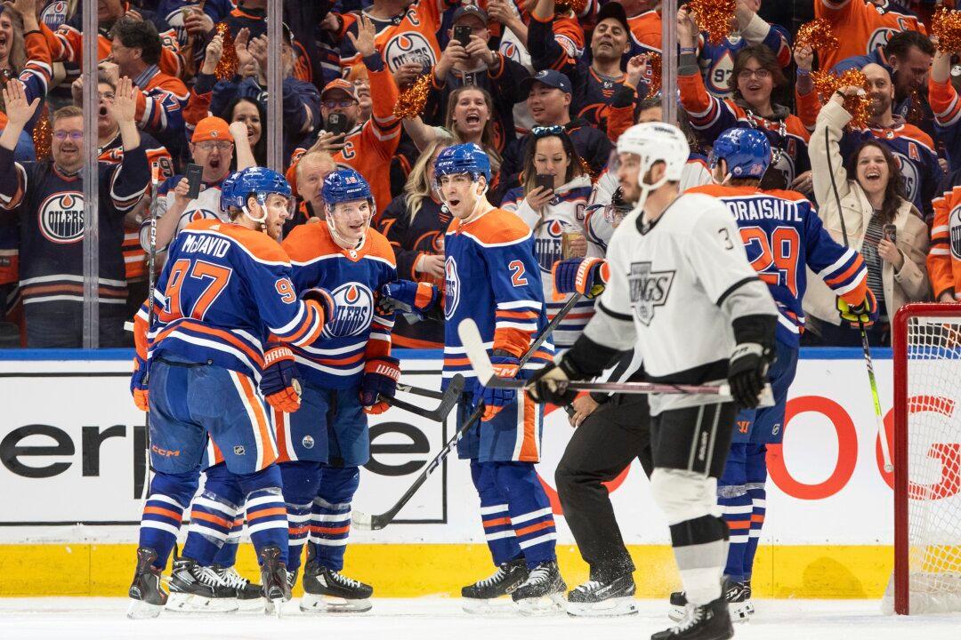 Hyman Gets 1st Playoff Hat Trick, McDavid Has 5 Assists as Oilers Beat Kings 7–4 in Game 1