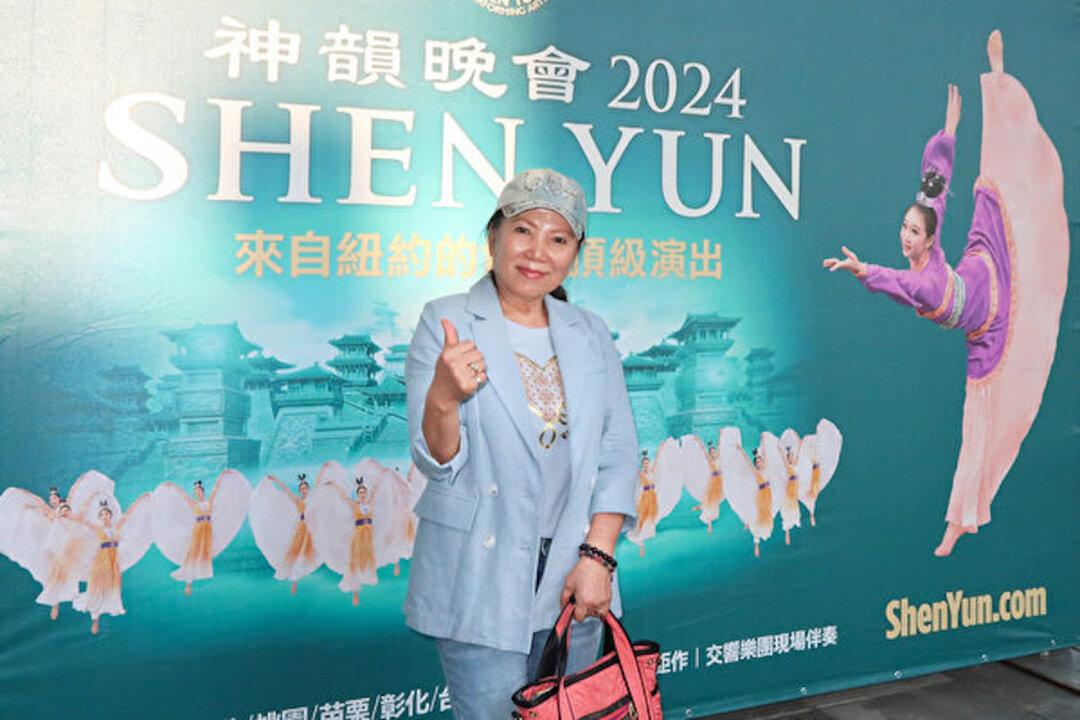 Changhua Theatergoer Says About Shen Yun: ‘Perhaps Heaven Brought Me Here Today’