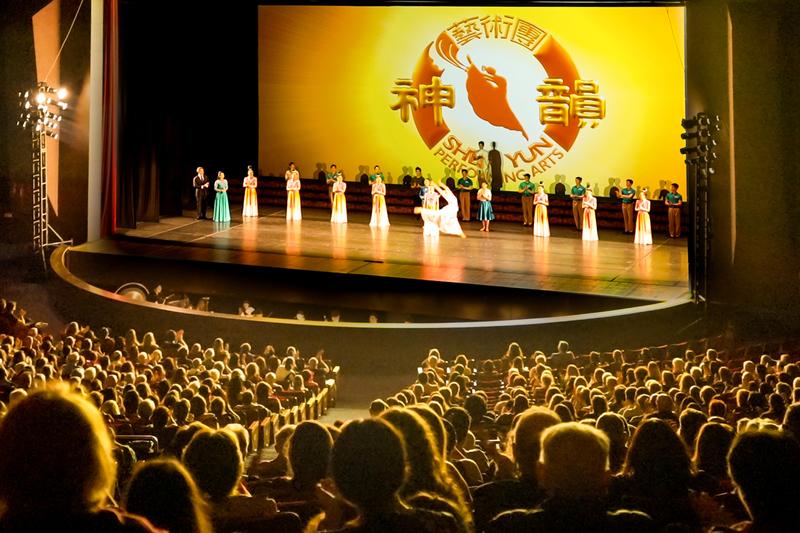Brazil Audience: Shen Yun Is ‘An Extraordinary Show’