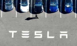 Feds Investigating Tesla’s Self-Driving System