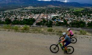 An RV Trip to This Colorado Mountain Town Will ‘Blow Your Kids’ Minds’