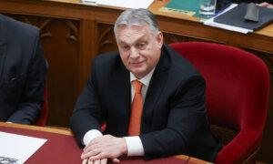 Orban Calls on EU to End Russian Sanctions to Avoid ‘Destroying’ Europe’s Economy