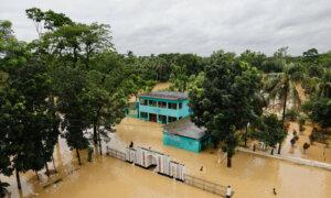Floods in Bangladesh Leave 5 Dead, Thousands Stranded