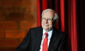 Warren Buffett Is Sitting on Over $325 Billion Cash as Berkshire Hathaway Keeps Selling Apple Stock