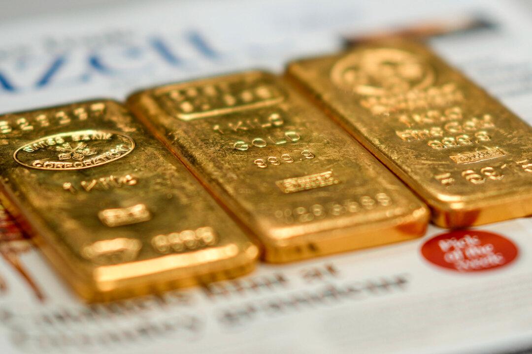 Goldman Sachs Lifts Gold Forecast to $4,900 on Strong ETF Inflows, Central Bank Buying