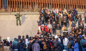 US Immigration Agency Seeks to Screen Immigrants’ Social Media for Extremism