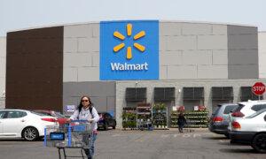 Trump Says Walmart Should ‘Eat the Tariffs’ After Retailer Signals Price Hikes