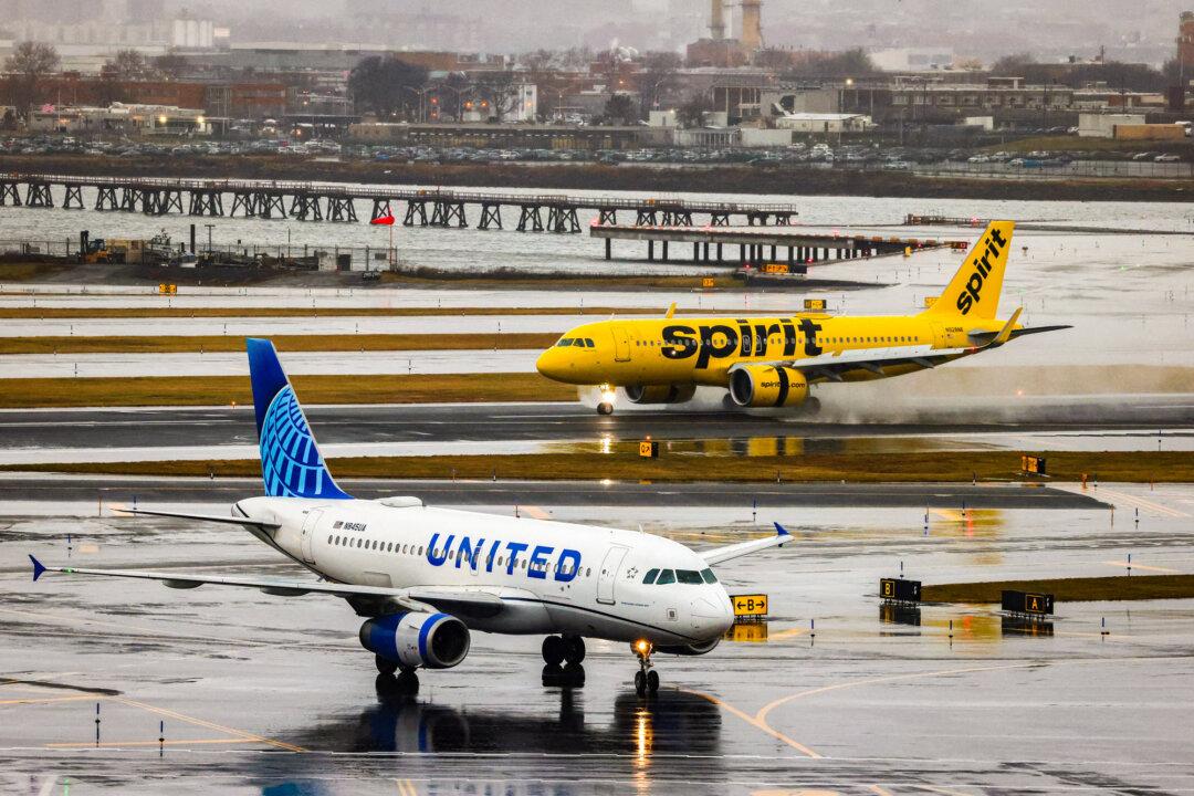 United Airlines Adding 15 Winter Routes in Case ‘Spirit Suddenly Goes Out of Business’