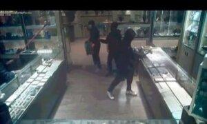 Video of Attempted Jewelry Store Theft in Toronto Area Goes Viral
