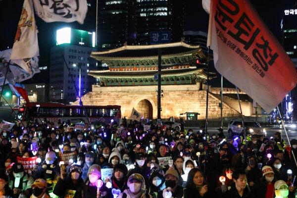 Protesters rally against impeached President Yoon Suk Yeol on January 25, 2025 in Seoul, South Korea. (Chung Sung-Jun/Getty Images)