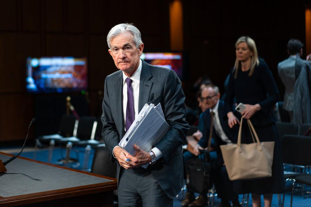 Federal Reserve Keeps Interest Rates Unchanged, Signals 2 Cuts This year