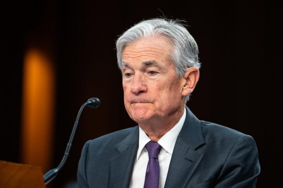 Trump Says He Won’t Fire Powell, But ‘May Have to Force Something’ on Rates