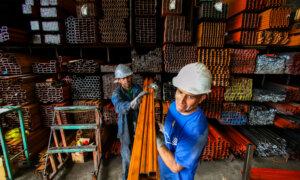 Day in Photos: Steel Tariffs, Train and Truck Collision, and Horse Therapy