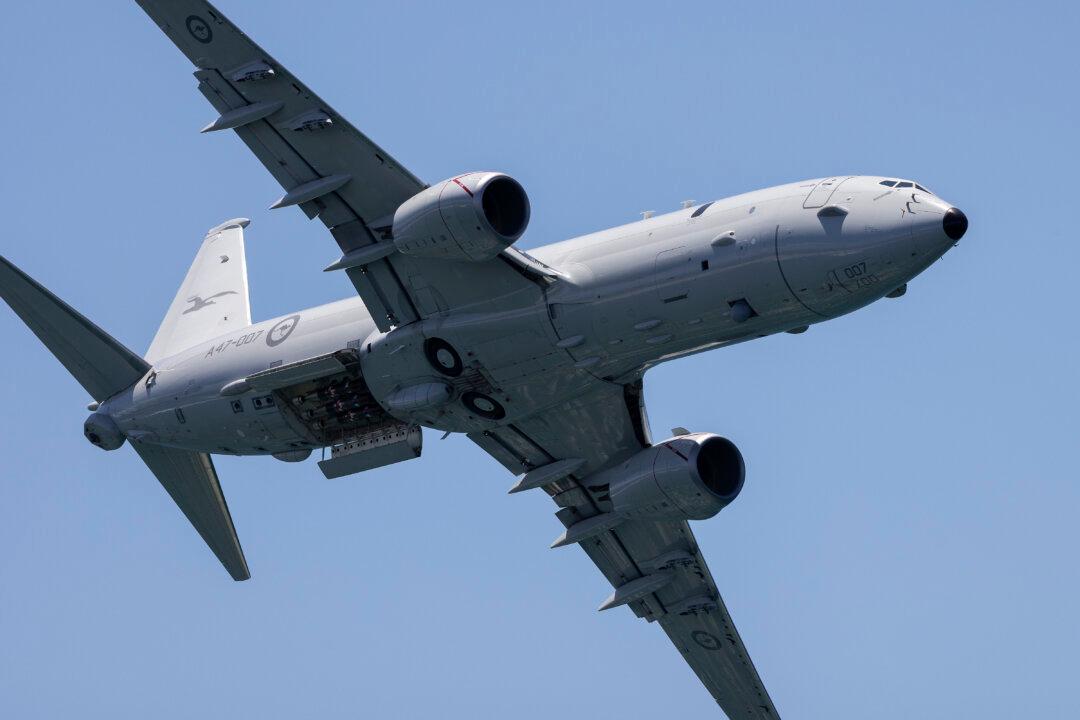 Chinese Jet Fires Flares Near Australian Plane Ahead of Trump–Albanese Meeting