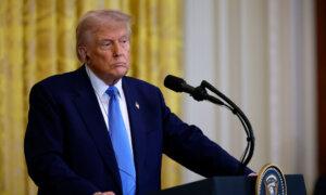 Trump Stands Firm on Canada, Mexico Tariffs; Trump and Macron Meet to Discuss Peace in Ukraine | NTD Good Morning (Feb. 25)