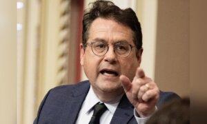 Quebec Could Extend Religious Symbols Ban to School Staff Other Than Teachers