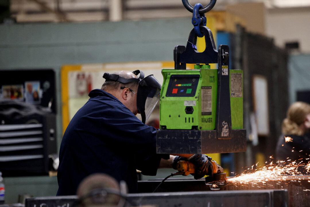 Ontario Sheds 38,000 Jobs Amid US Tariff Impact on Manufacturing Sector