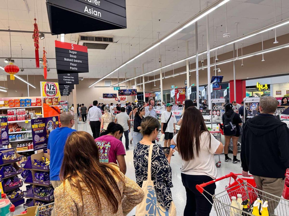 Long queues for checkouts at a Coles store in Sunnybank Hills in Brisbane, Australia on March 3, 2025, as residents prepare for Cyclone Alfred. (Daniel Y. Teng/The Epoch Times)