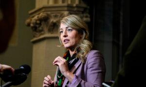 Joly Told Liberals She Briefed Carney on Trump Tariffs