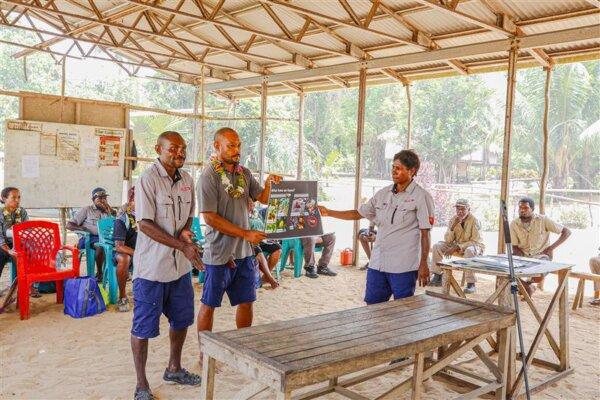 A fruit fly presentation at Jarai Village. (Darrol Williams/Department of Agriculture, Fisheries and Forestry)