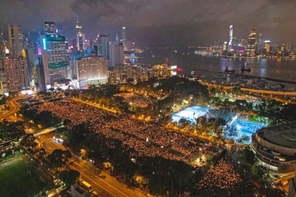 More than 180,000 people attended the June 4 candlelight vigil held by the Alliance in Victoria Park, on June 4, 2019. (Cai Wenwen/The Epoch Times)