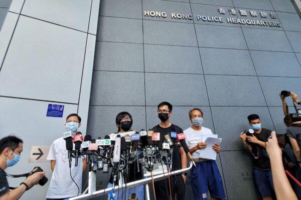 Tang Ngok-kwan (L1), Chow Hang-tung (L2), Leung Chin-wei (R2), and Tsui Hon-kwong (R1) representing the Alliance delivered a letter to the police headquarters on Sept. 7, 2021, stating that it refused to submit information to the National Security Department. (Sung Pi-lung/The Epoch Times)