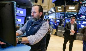 US Stocks Extend Selloff as Trump Raises Tariffs on Canada Metals