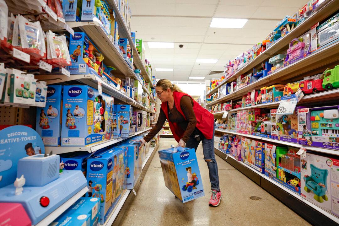US Economy Surges 3 Percent in 2nd Quarter, Tops Market Estimates