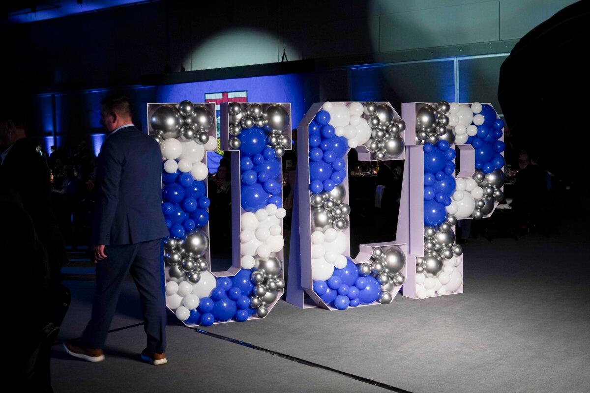 United Conservative Party sign displayed at the Edmonton Leader’s Dinner on March 19, 2025. (Carolina Avendano/The Epoch Times)