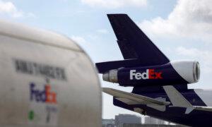 FedEx Cuts Sales Forecast on Weak Demand, Shares Drop Sharply
