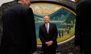 US Senator Tells China to Crack Down on Fentanyl Chemicals in Beijing