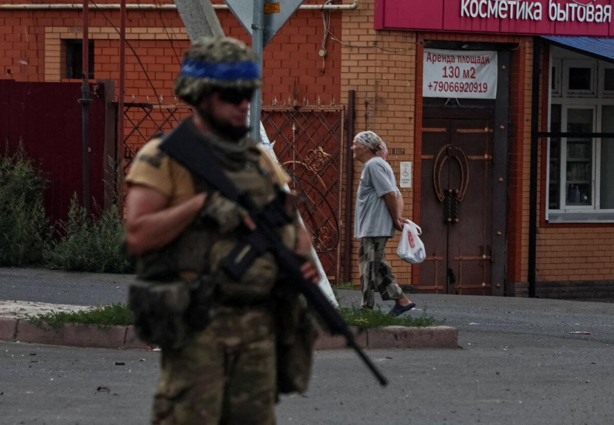 A Ukrainian soldier, as seen in a file photo, patrols in the town of Sudzha, in Russia's Kursk region on Aug. 16, 2024. (Yan Dobronosov/Reuters)