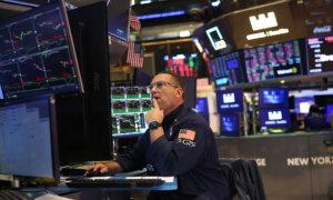 US Stock Market Claws Back Some of Last Week’s Losses as Tariff Talks Underway