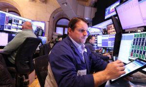 US Stock Markets Plunge After Earlier Boost
