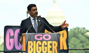 Congressman From California Wants to Tax Billionaires to Reboot US Manufacturing