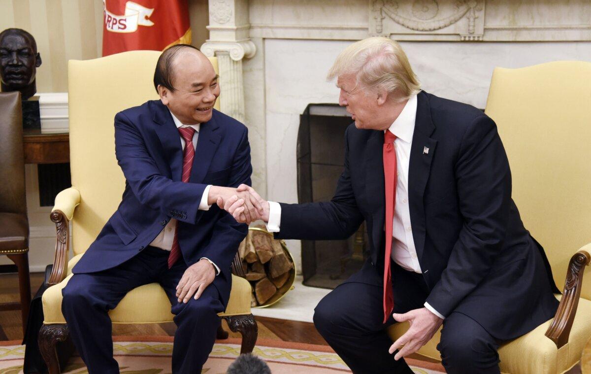 U.S. President Donald Trump meets with Prime Minister Nguyen Xuan Phuc of Vietnam in the Oval Office of the White House in Washington, on May 31, 2017. (Olivier Douliery-Pool/Getty Images)
