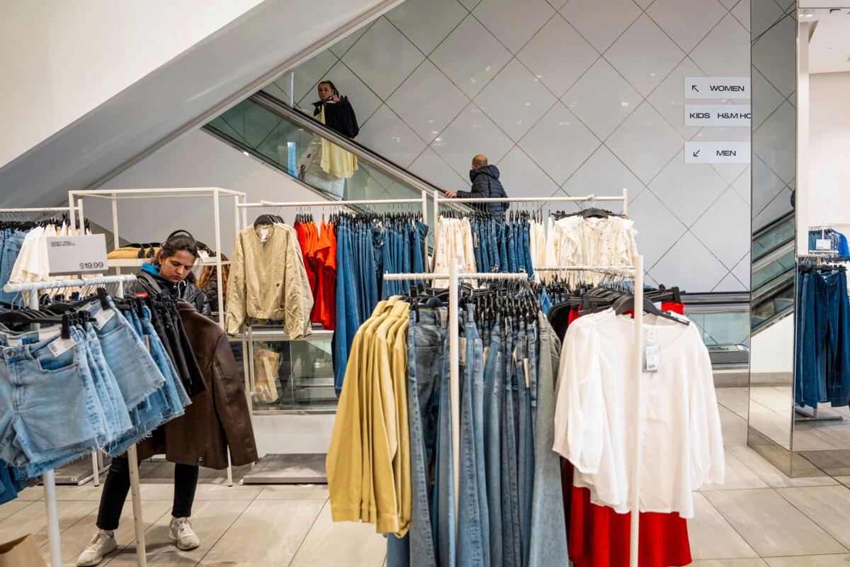 Shoppers in New York City on March 21, 2025. (Samira Bouaou/The Epoch Times)