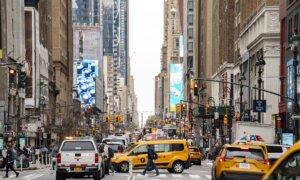 US Economy Contracts in 1st Quarter for First Time Since 2022