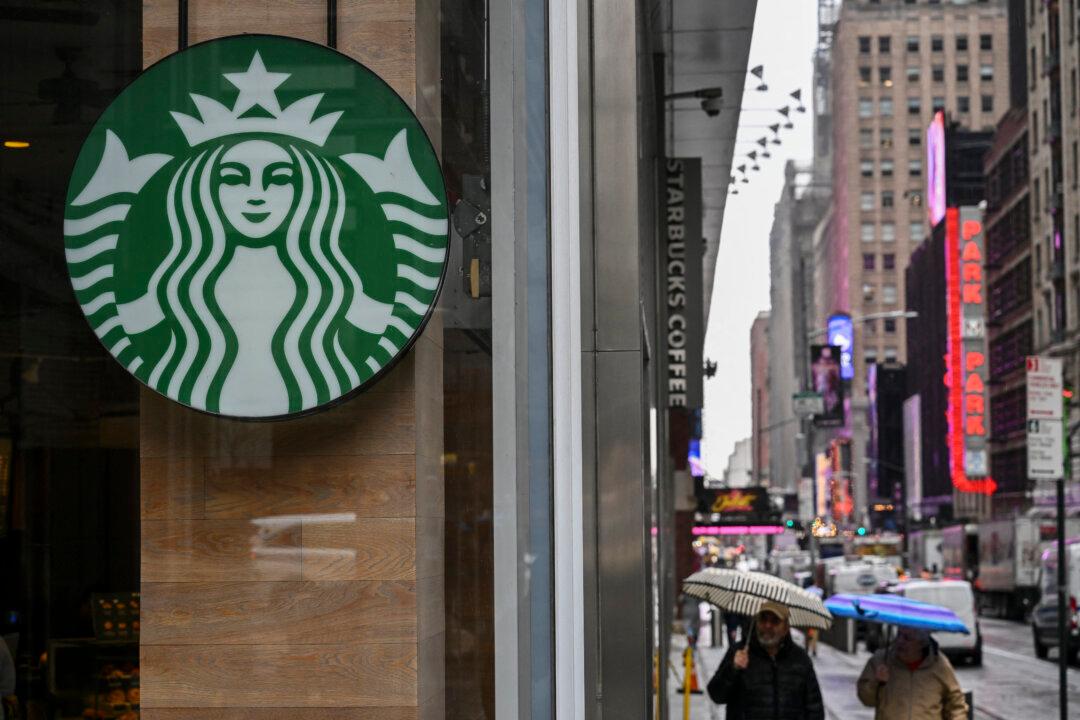 Starbucks Asks Corporate Employees to Return to Office 4 Days a Week by October