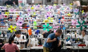 US Ends Trade Exemption That Enabled Flood of Cheap Chinese Goods