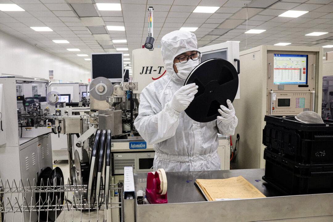 China Faces ‘Critical Chokepoint’ in Advanced Chipmaking Tools, Think Tank Says