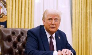 Trump to Call Putin and Zelenskyy Monday in Bid to End Ukraine War