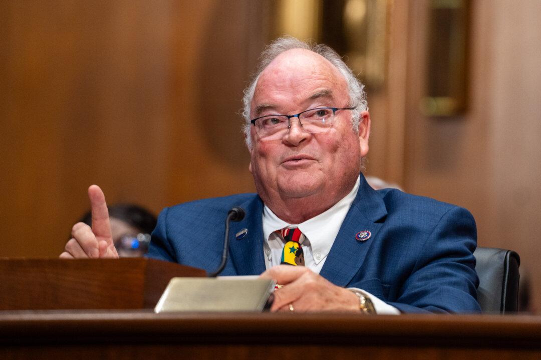 Trump Replaces IRS Commissioner Billy Long